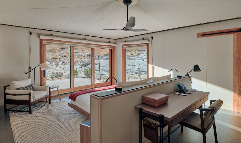 amangiri_usa_-_camp_sarika_tent_10_mesa_view_of_bedroom_office_26947