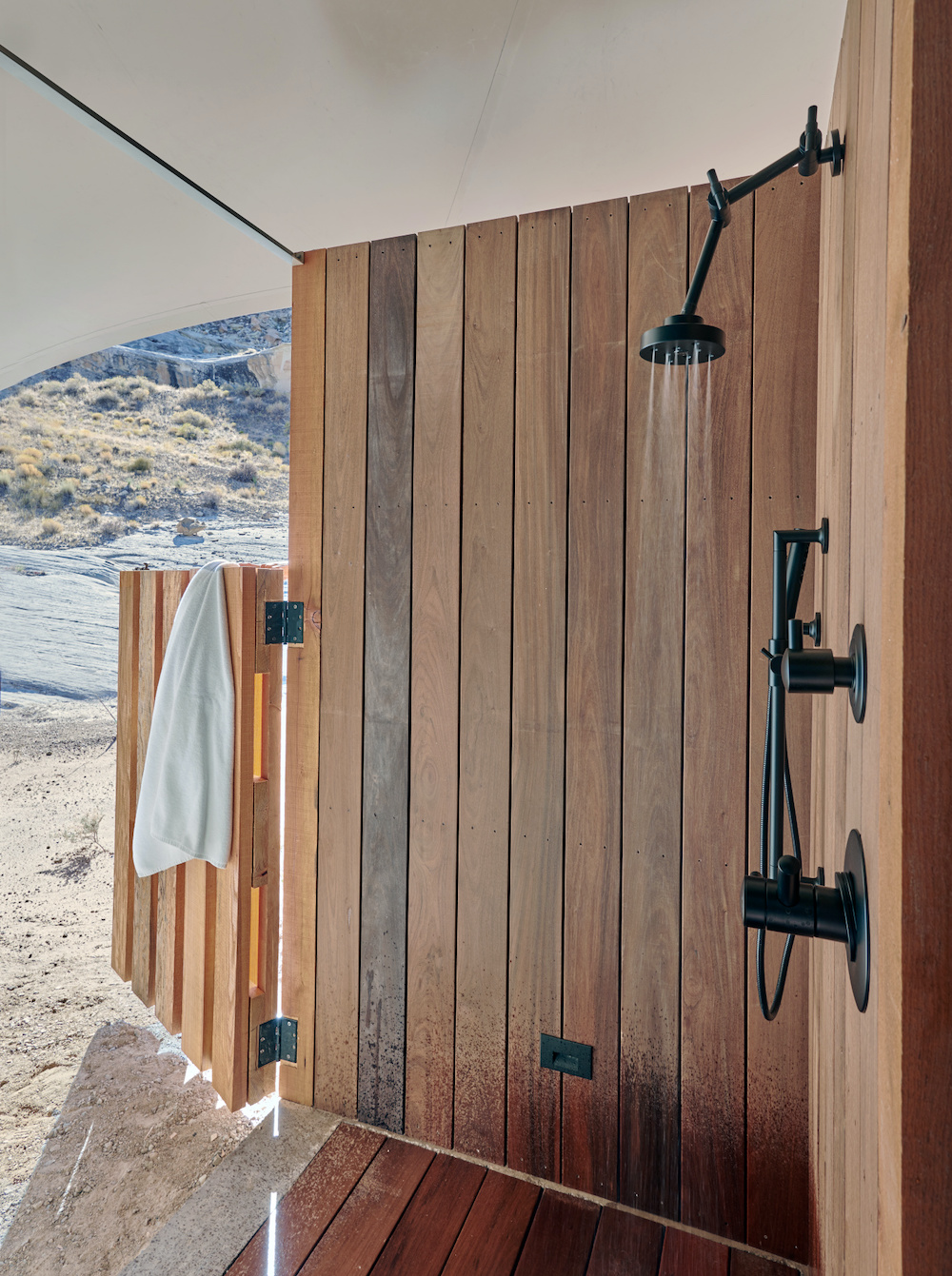 amangiri_usa_-_camp_sarika_tent_10_shower_detail_office_26951