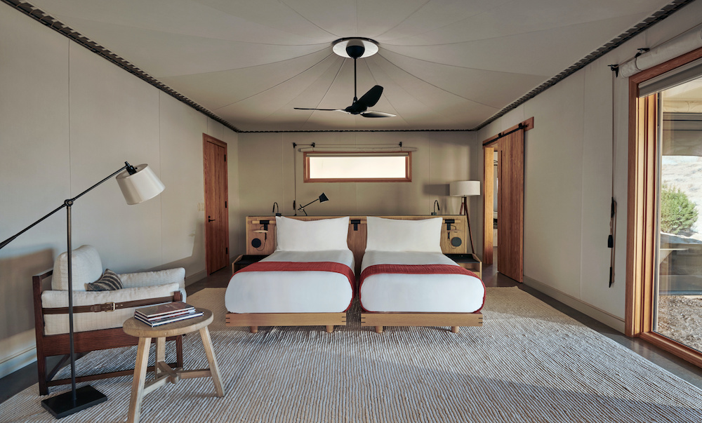 amangiri_usa_-_camp_sarika_tent_10_twin_bedroom_office_26953